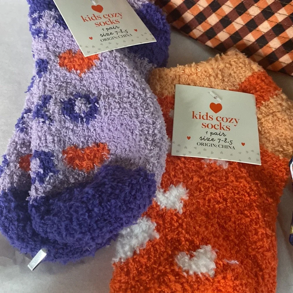 NWT Accessory Bundle. Bucket Hat, Socks & Hair clip. Great gift for a friend